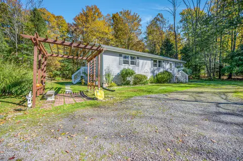 705 Keystone Rd, Lake Ariel, PA 18436