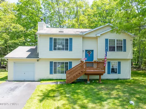 111 Babette Ct, Dingmans Ferry, PA 18328