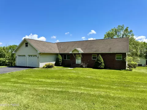 585 Grove St, Honesdale, PA 18431
