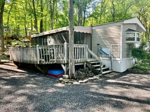 154 Village Dr, Milford, PA 18337