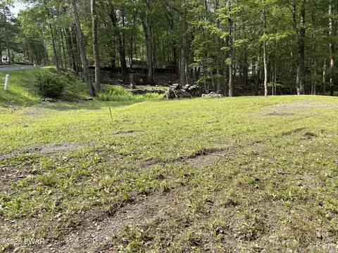 136 Forest Glen Dr, Milford, PA 18337