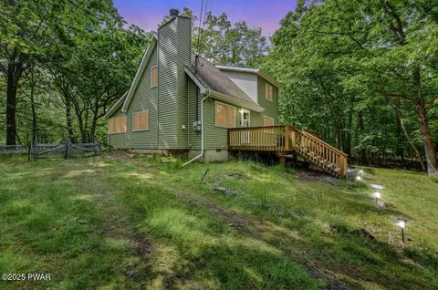 124 Granite Dr, Hawley, PA 18428