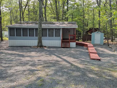 122 Dakota Ln, Shohola, PA 18458