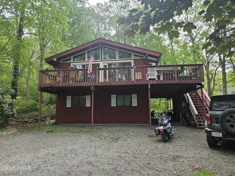 109 Canterbrook Dr, Hawley, PA 18428