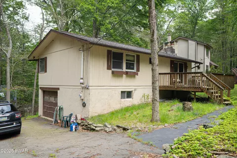 1032 Deer Field Ct, Lake Ariel, PA 18436