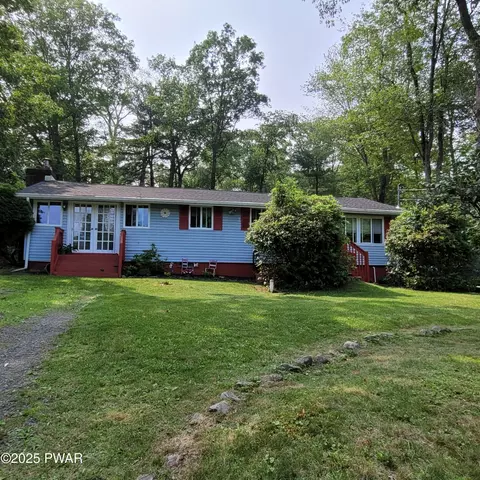 117 W Shore Dr, Dingmans Ferry, PA 18328