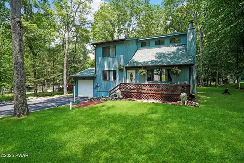 103 Westfall Dr, Dingmans Ferry, PA 18328