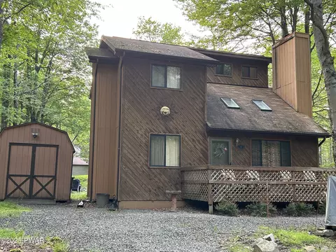 1024 Pitt Rd, Newfoundland, PA 18445
