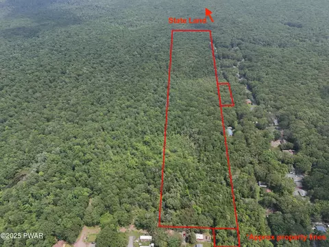 142 E Balsam Rd, Greentown, PA 18426
