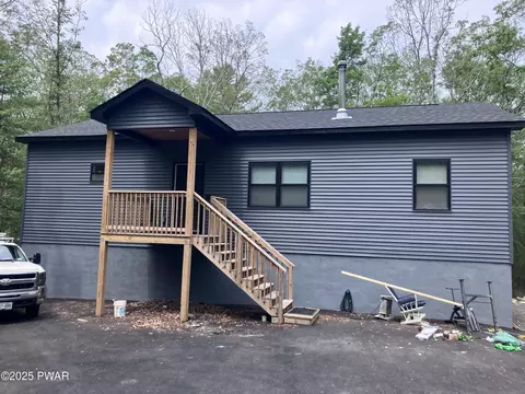 128 Birch Dr, Shohola, PA 18458