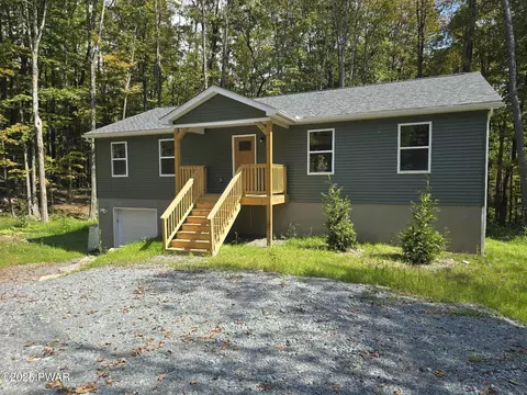 72 Lakeview Dr, Lake Ariel, PA 18436