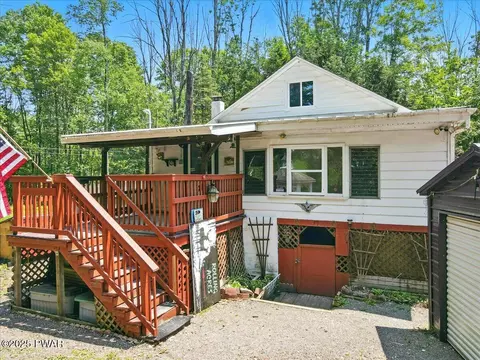 36 Rolling Acres Rd, Lake Ariel, PA 18436
