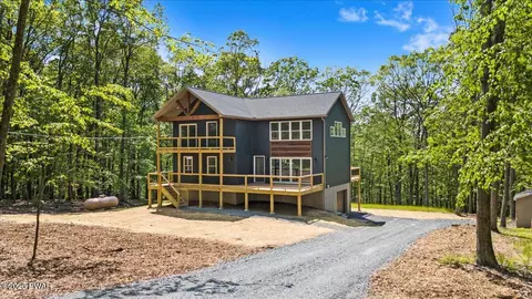 128 Copper Mountain Dr, Tafton, PA 18464