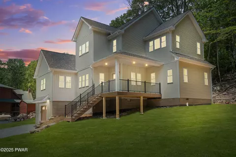 131 Song Mountain Dr, Tafton, PA 18464