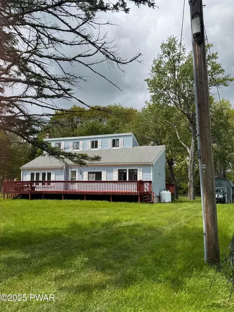 112 Ewe Ln, Tobyhanna, PA 18466