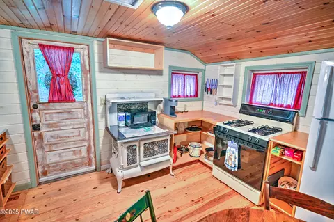 Kitchen - 121 Ness Rd, Dingmans Ferry, PA 18328 photo 4 of 4