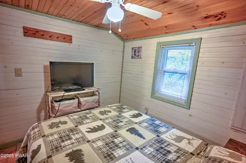 Bedroom - 121 Ness Rd, Dingmans Ferry, PA 18328 photo 2 of 3