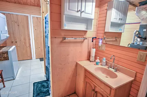 Bath - 121 Ness Rd, Dingmans Ferry, PA 18328 photo 1 of 2