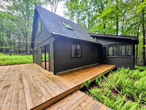 23 Highland Ln, Hawley, PA 18428