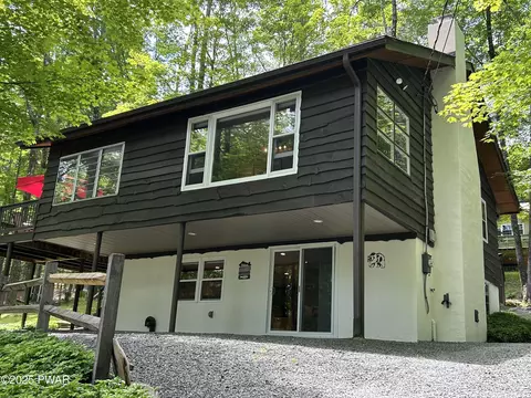112 N Maple Ln, Greentown, PA 18426