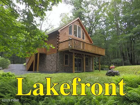 124 Lake Shore Dr, Dingmans Ferry, PA 18328