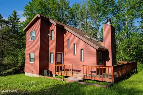 11 Meadowview Dr, Lake Ariel, PA 18436