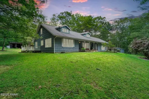 118 Deweys Drive Dr, Dingmans Ferry, PA 18328