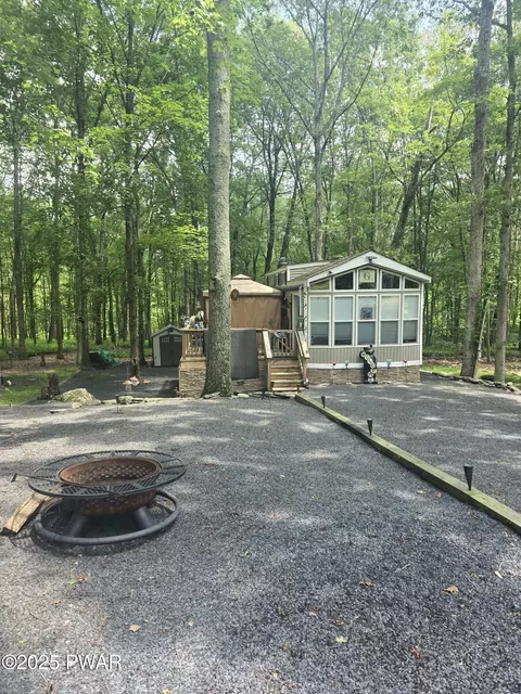 227 Locust Lake Dr, Milford, PA 18337