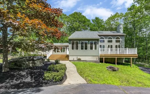 103 Goldrush Dr, Lords Valley, PA 18428