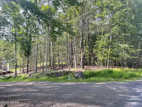 Evergreen Drive, Greentown, PA 18426