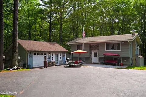 127 E Mulberry Dr, Milford, PA 18337