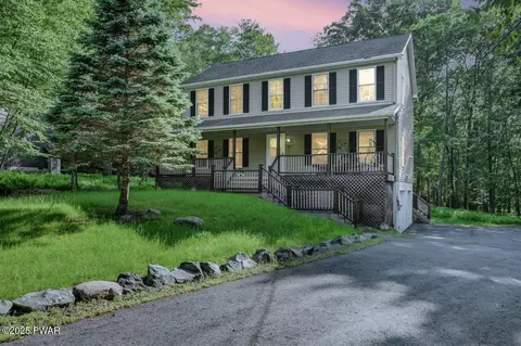107 Hummingbird Ct, Lackawaxen, PA 18435