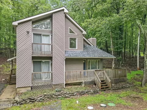 102 Keystone Ct, Dingmans Ferry, PA 18328