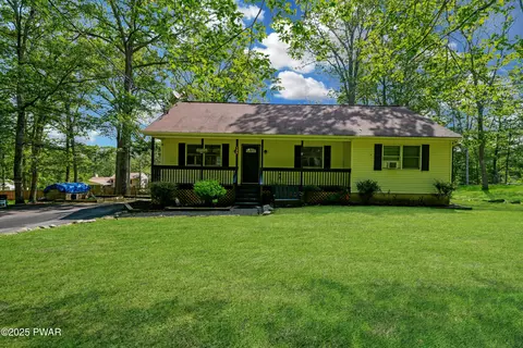 135 Kiel Rd, Milford, PA 18337