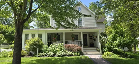 300 W High St, Milford, PA 18337