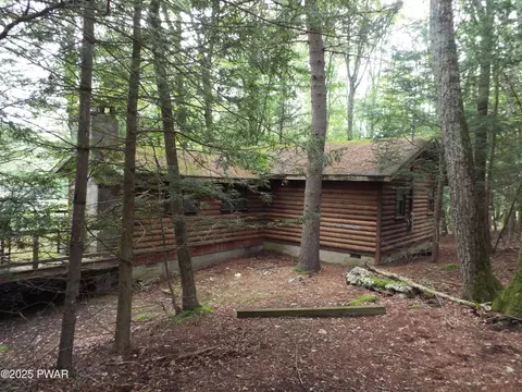 132 Lake Shore Rd, Shohola, PA 18458
