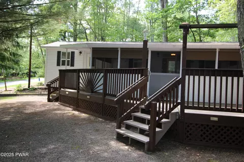 112 Birchy Brook Dr, Milford, PA 18337