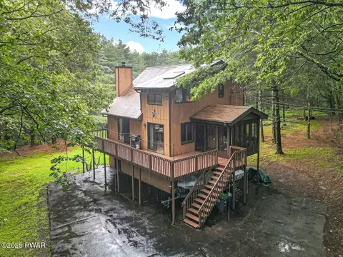 104 Steamboat Springs Ln, Tafton, PA 18464