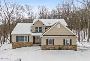 146 Cottonwood Dr, Hawley, PA 18428
