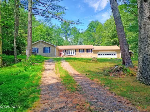 109 Westwood Ct, Milford, PA 18337