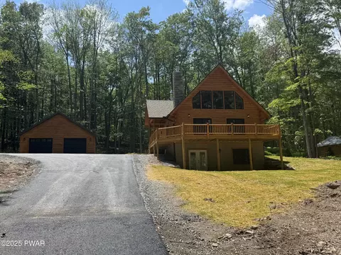 22 Briar Hill Dr, Lakeville, PA 18438