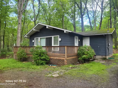 803 Lakeview Ct, Lords Valley, PA 18428