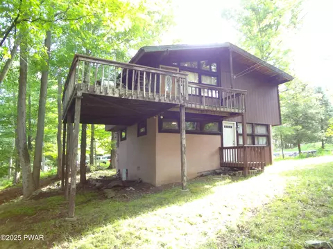 101 Gum Ter, Greentown, PA 18426