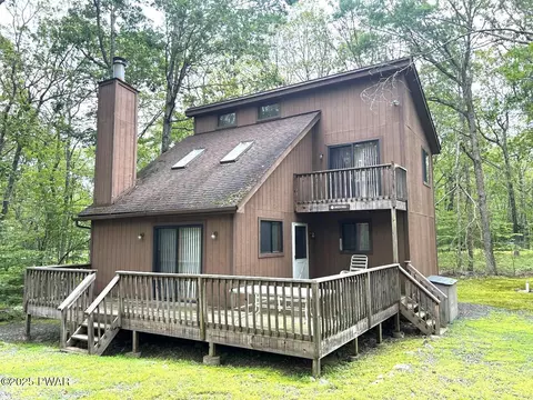 103 Saddlebrook Ln, Lords Valley, PA 18428
