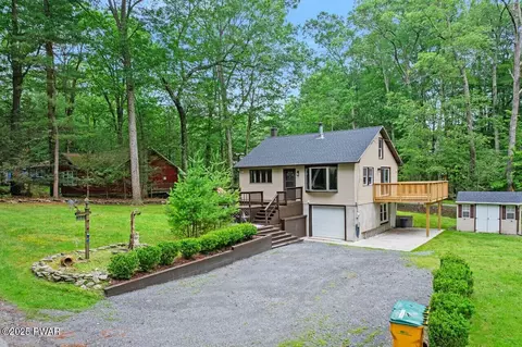 106 Hemlock Dr, Lakeville, PA 18438