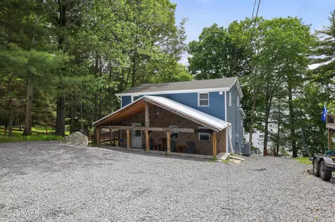 390 Lakeshore Dr, Lakeville, PA 18438
