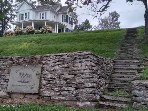 7 Terrace Ln, Tyler Hill, PA 18469
