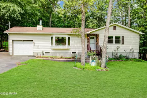 123 Lakeview Dr, Dingmans Ferry, PA 18328