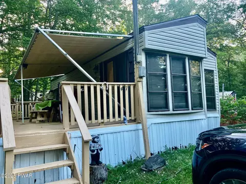 140 Blue Aspen Dr, Milford, PA 18337
