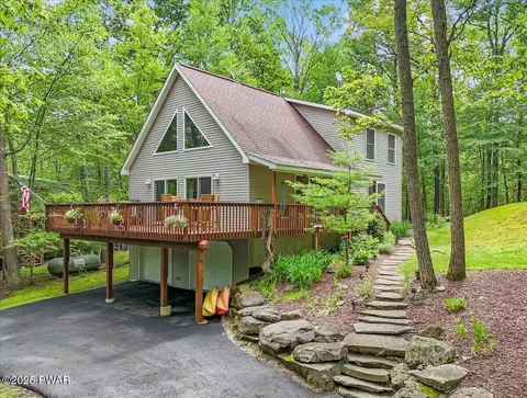 111 Sun Valley Dr, Tafton, PA 18464